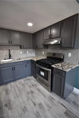 Photo #3: 2415998 Listing