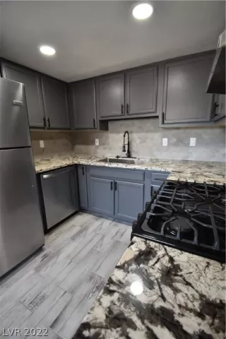 Photo #4: 2415998 Listing