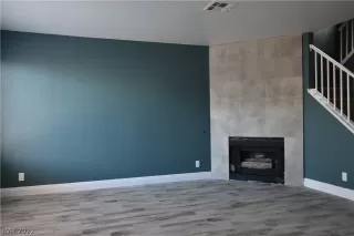 Photo #5: 2415998 Listing