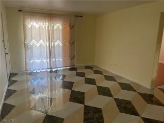 Photo #5: 2416003 Listing