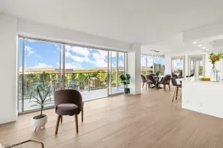 Photo #6: 2416047 Listing 