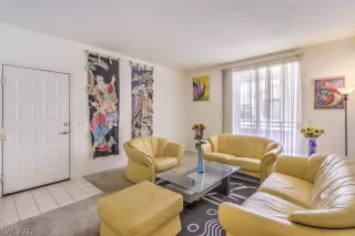 Photo #4: 2416059 Listing