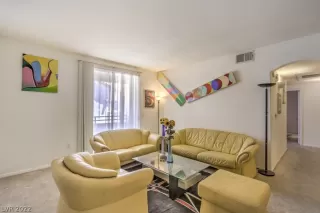 Photo #5: 2416059 Listing