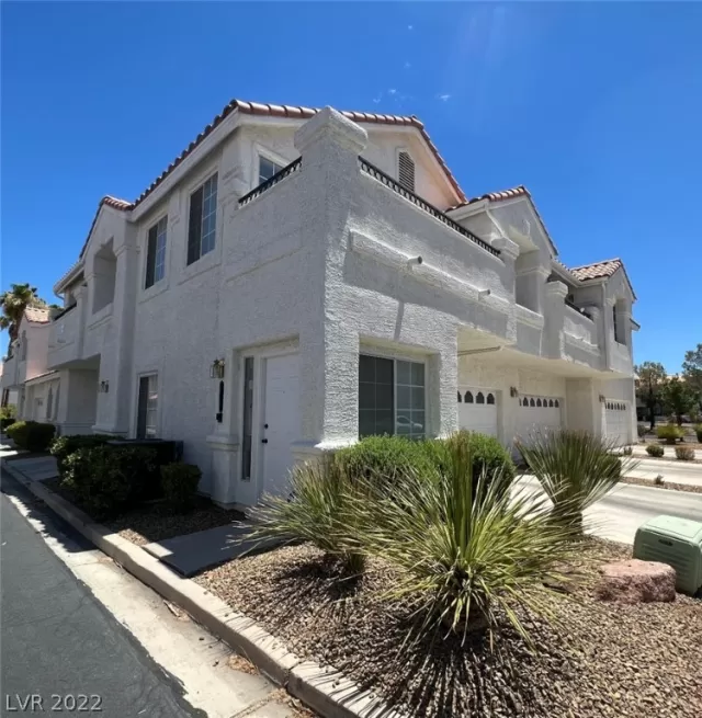 MLS: 2416062 Condo For Sale