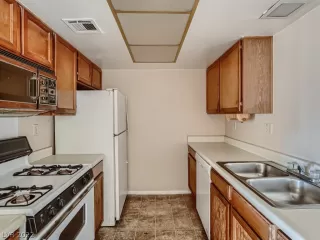 Photo #2: 2416077 Listing 