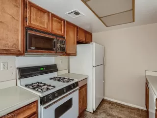 Photo #3: 2416077 Listing 