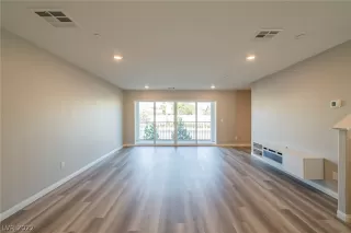 Photo #2: 2416112 Listing