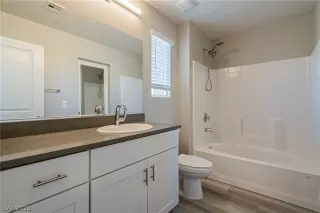 Photo #3: 2416112 Listing