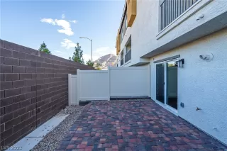 Photo #4: 2416112 Listing