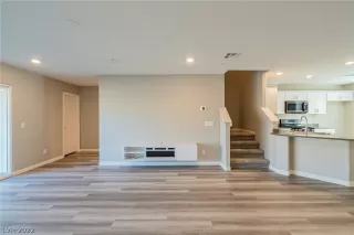 Photo #5: 2416112 Listing