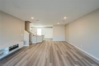 Photo #6: 2416112 Listing