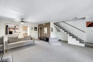 Photo #3: 2416185 Listing