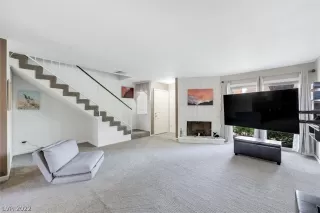 Photo #4: 2416185 Listing