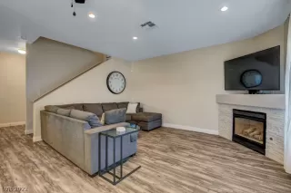 Photo #2: 2416219 Listing