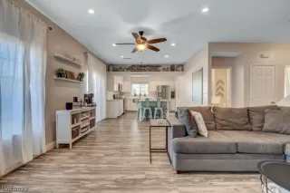 Photo #5: 2416219 Listing