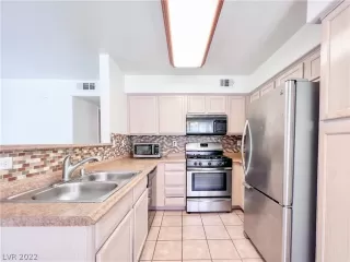 Photo #6: 2416300 Listing 