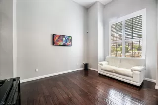 Photo #4: 2416335 Listing