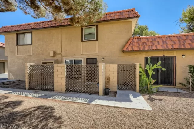 MLS: 2416383 Condo For Sale