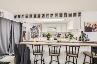 Photo #3: 2416383 Listing