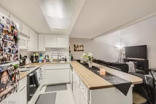 Photo #4: 2416383 Listing