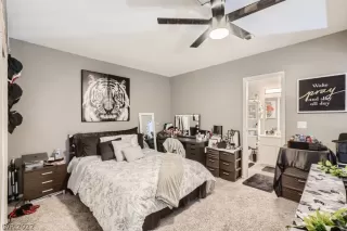 Photo #6: 2416383 Listing