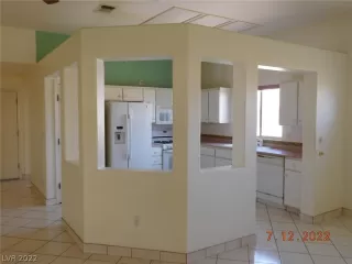 Photo #5: 2416421 Listing