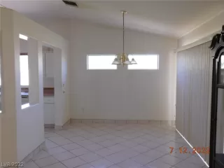 Photo #6: 2416421 Listing