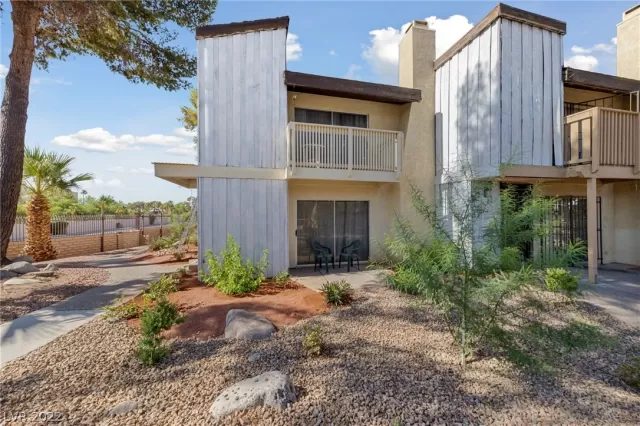 MLS: 2416438 Condo For Sale