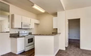 Photo #3: 2416476 Listing 