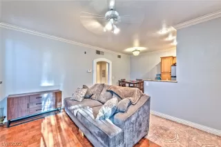 Photo #3: 2416492 Listing