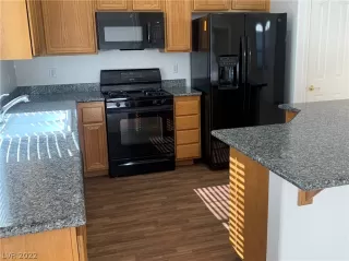 Photo #4: 2416568 Listing 