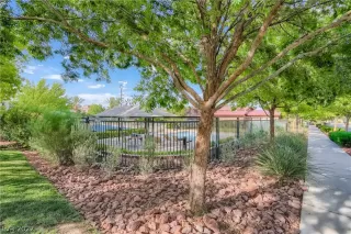 Photo #5: 2416598 Listing