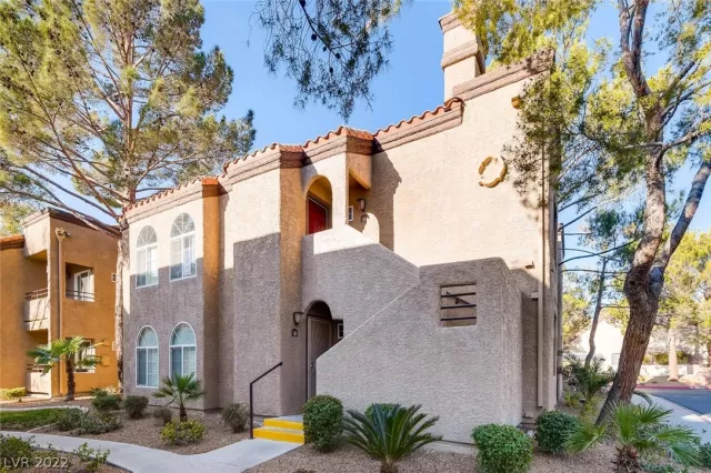 MLS: 2416613 Condo For Sale