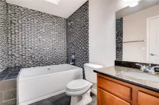 Photo #5: 2416613 Listing 