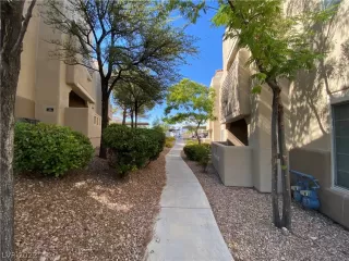 Photo #3: 2416621 Listing