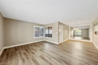 Photo #3: 2416671 Listing