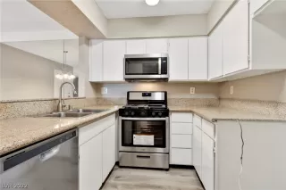 Photo #5: 2416671 Listing