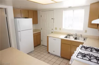 Photo #3: 2416677 Listing