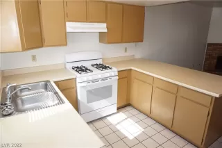 Photo #4: 2416677 Listing