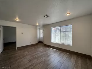 Photo #3: 2416686 Listing 