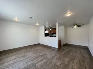 Photo #5: 2416686 Listing 