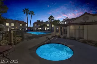 Photo #4: 2416728 Listing