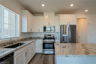 Photo #1: 2416798 Listing