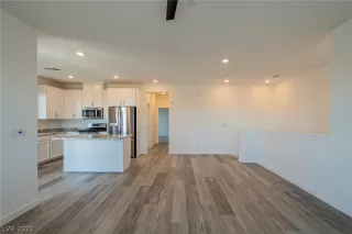 Photo #6: 2416798 Listing