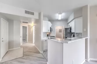 Photo #2: 2416831 Listing