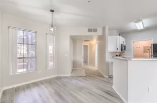 Photo #4: 2416831 Listing