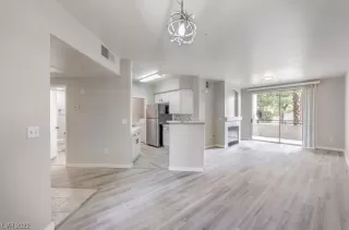 Photo #5: 2416831 Listing