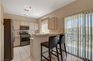 Photo #5: 2416832 Listing