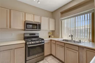 Photo #6: 2416832 Listing
