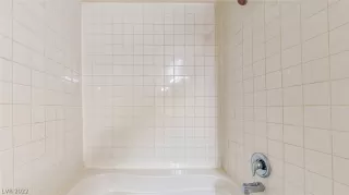 Photo #5: 2416877 Listing